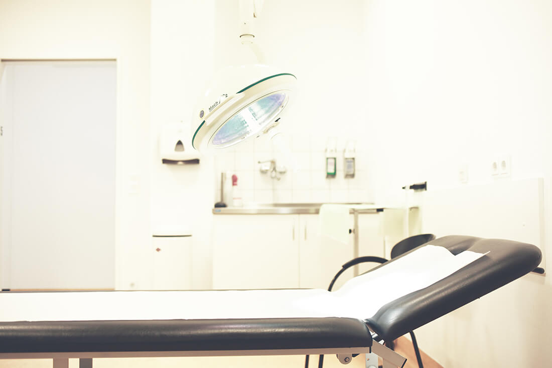Orthopäde Berlin - Dr. Weischet und Dr. Marienfeld - Praxis - Behandlungszimmer